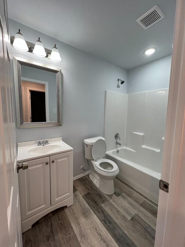 Duplex - Photo 4 of 9