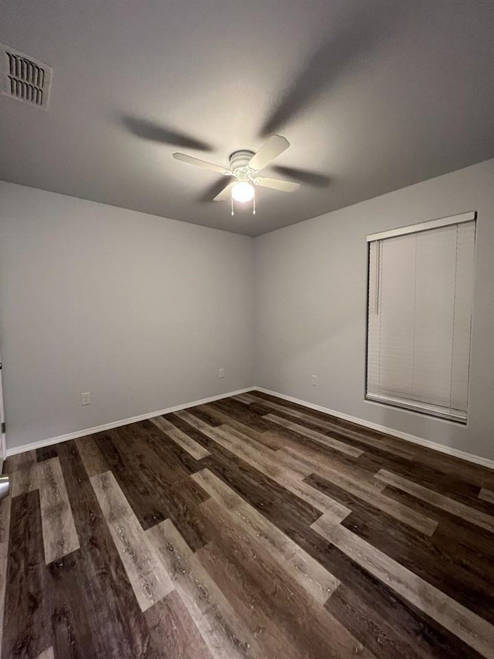 Duplex - Photo 3 of 9