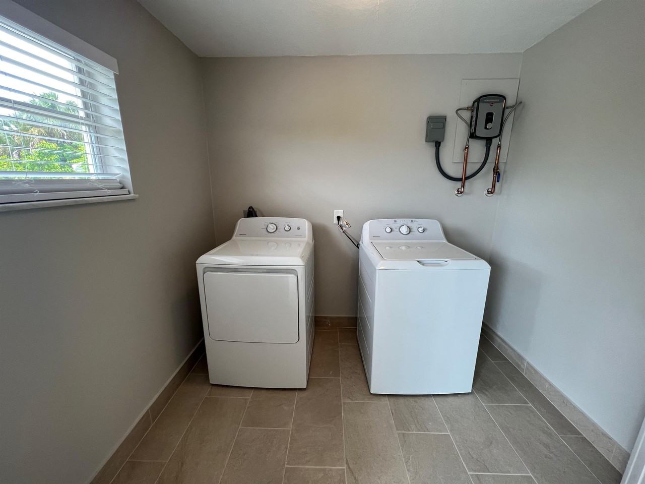 1887 Breezy Ln #1887 - Photo 5 of 8