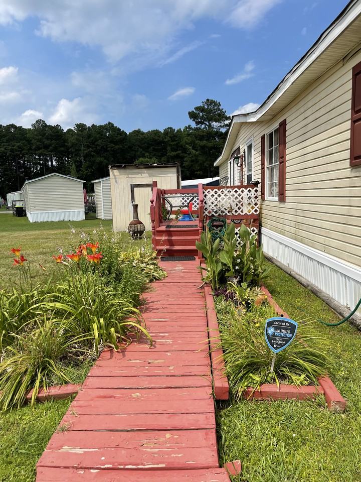 1161 Nansemond Pkwy - Photo 2 of 9