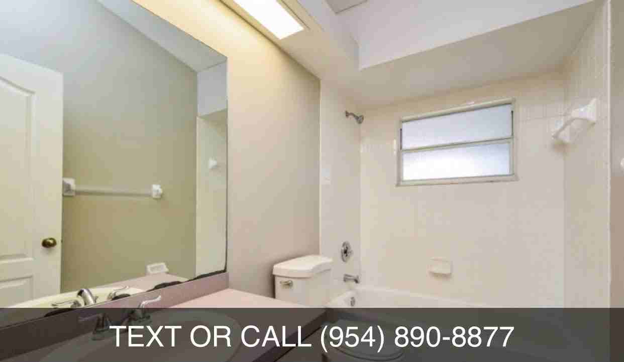 129 SE 25th Terr - Photo 2 of 10