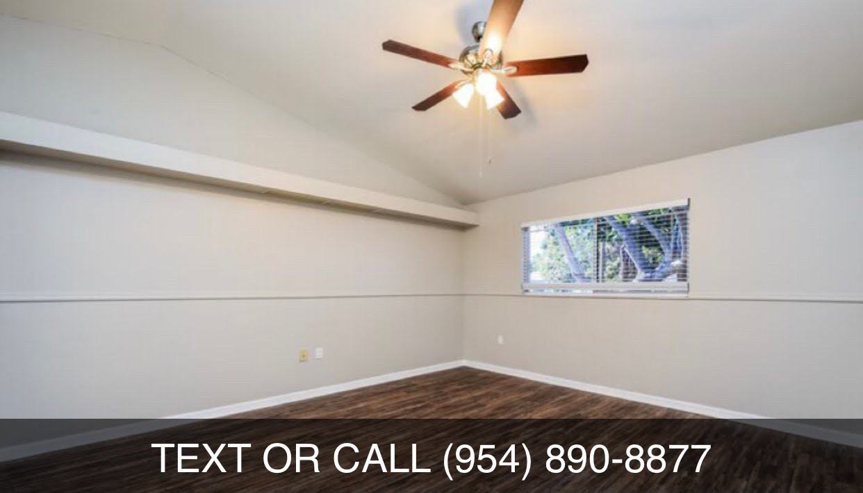 129 SE 25th Terr - Photo 3 of 10