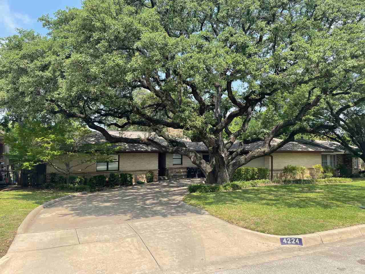 4224 Westmont Court - Photo 2 of 14