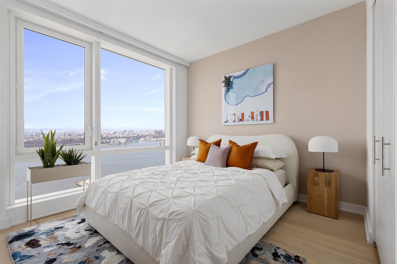 Lyra - Photo 7 of 49