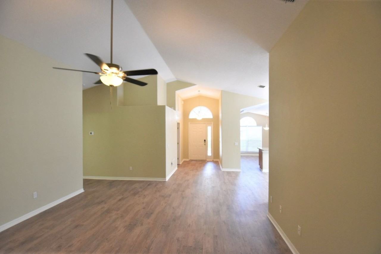 2582 Ventura Cir - Photo 2 of 15