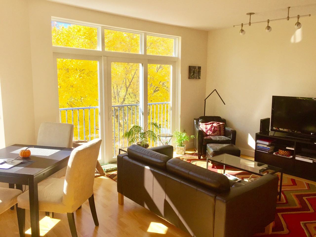 10 Cameron Ave #408