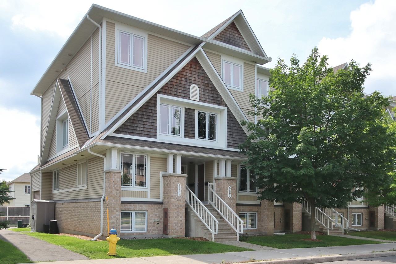 580A Chapman Mills, Nepean - Photo 2 of 28