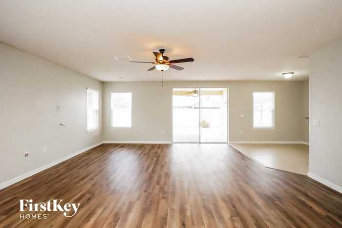 1950 Nations Way - Photo 3 of 15