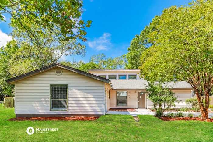 8162 Cayuga Trl W - Photo 2 of 17