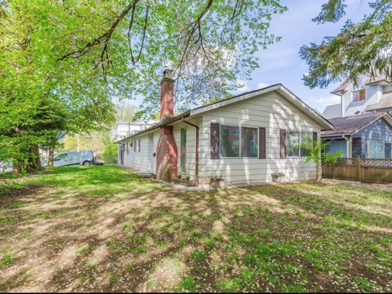 Full House (Rancher) in Central Port Coquitlam Apartments 2327