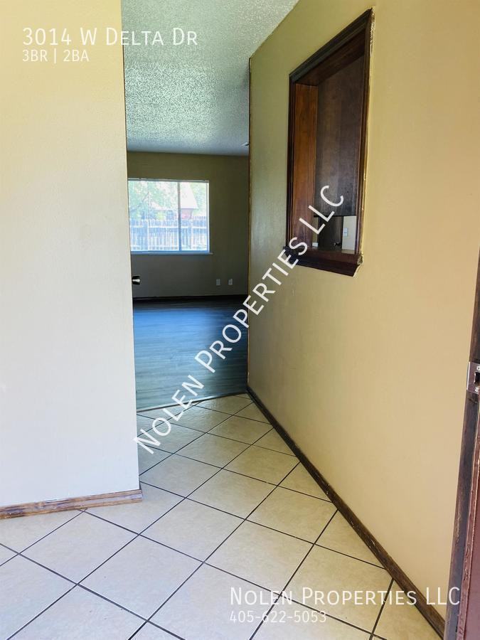 3014 W Delta Dr #1 - Photo 4 of 17