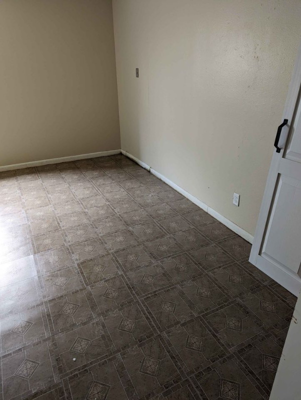 106 E 1st S #E - Photo 2 of 5