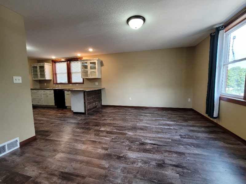 412 1st St S - Photo 3 of 14