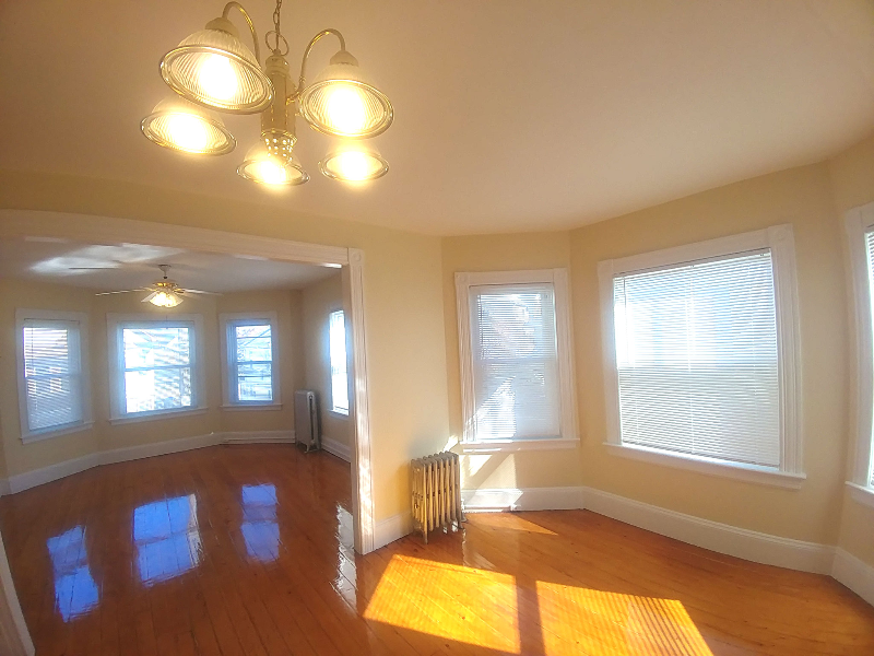 97 Barrows St - Photo 3 of 17