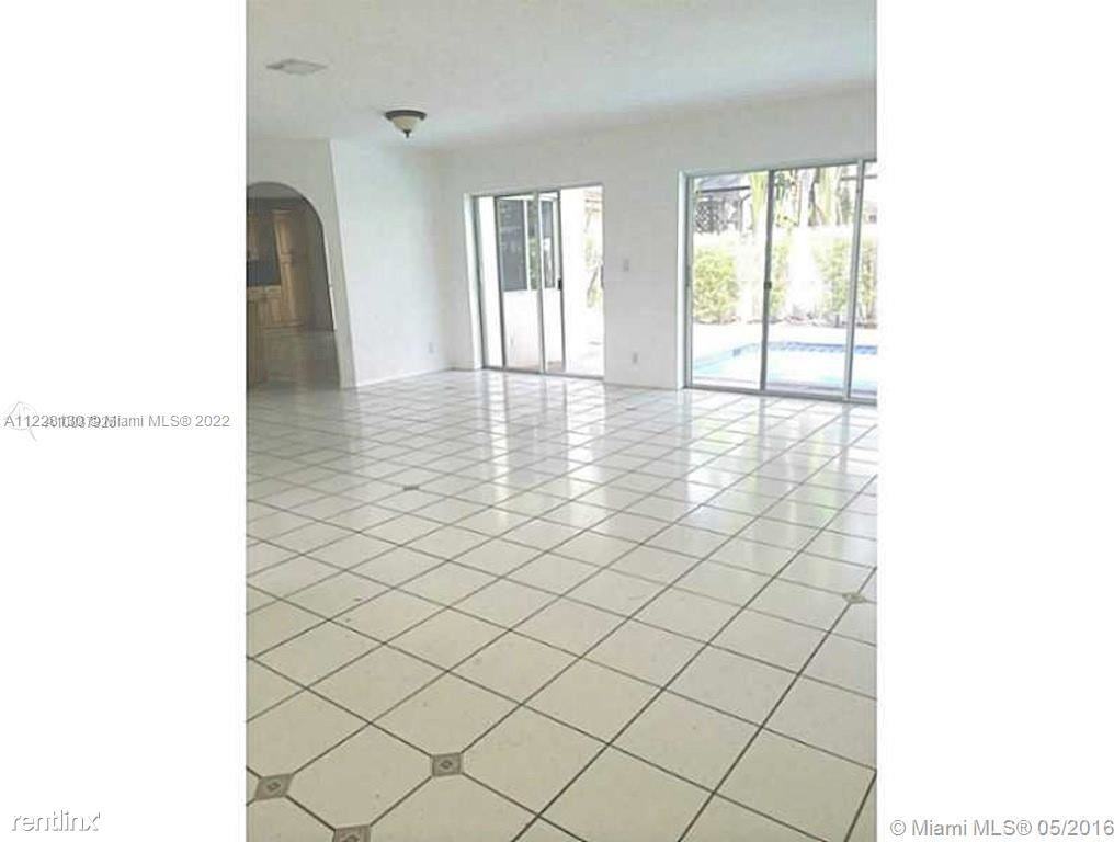 11301 Rockinghorse Rd - Photo 2 of 10