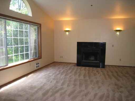 14519 Lake Shore Blvd - Photo 2 of 15