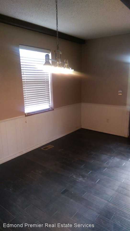11007 Greystone Ave - Photo 2 of 7
