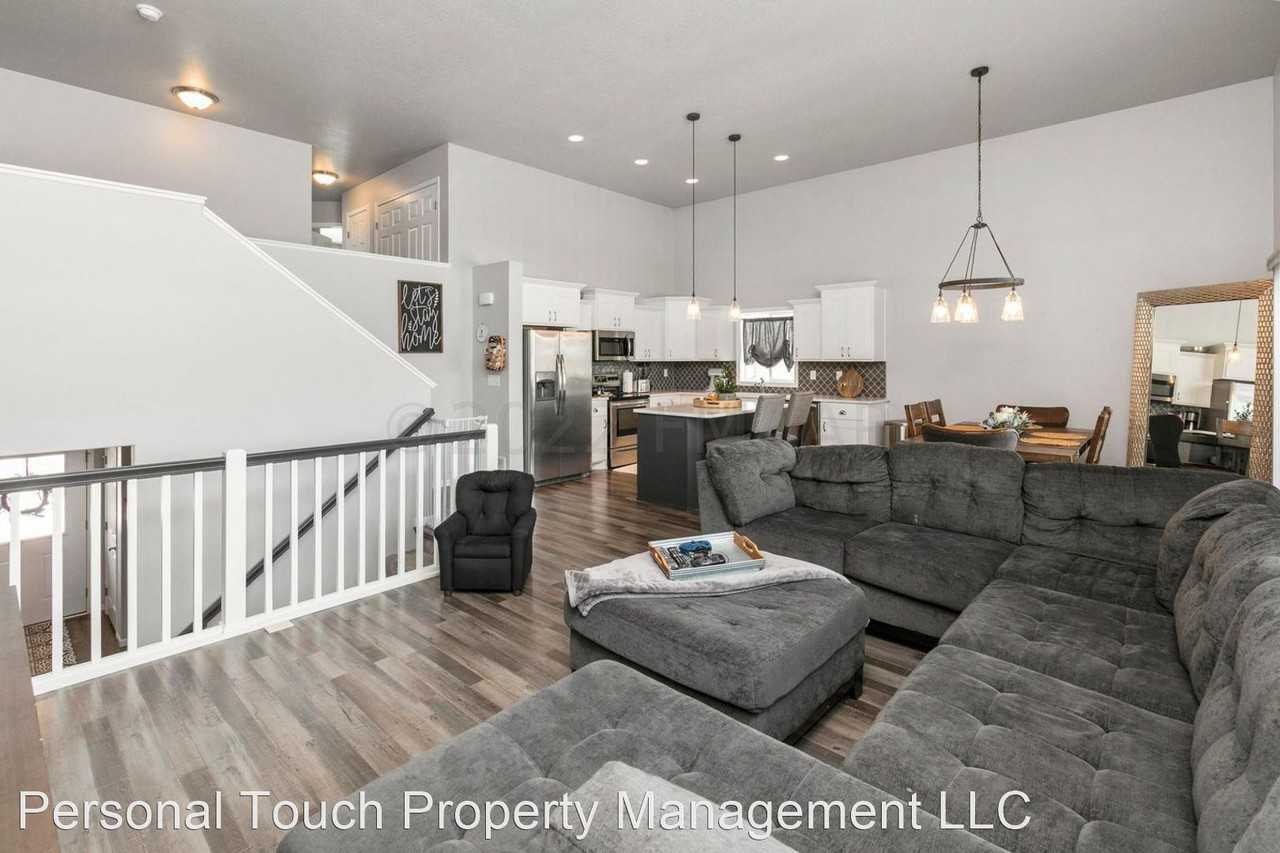 1012 28th Ave W - Photo 2 of 20