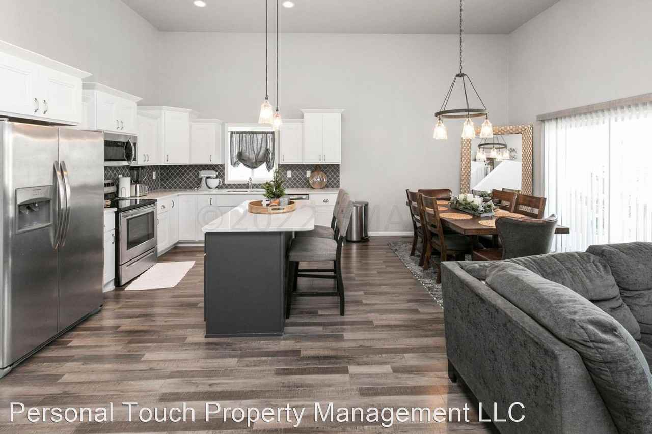 1012 28th Ave W - Photo 3 of 20