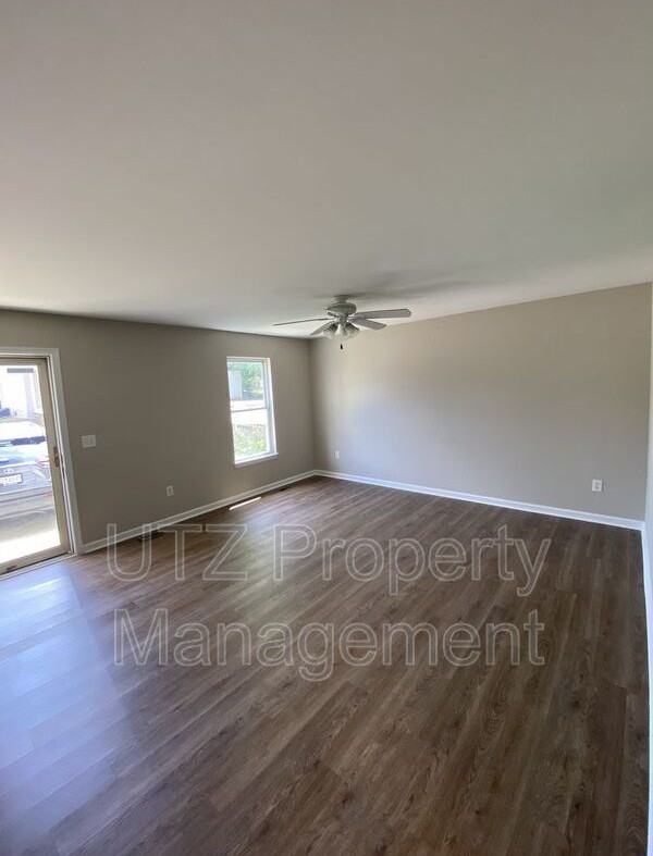 46 S Bishop St - Photo 3 of 16