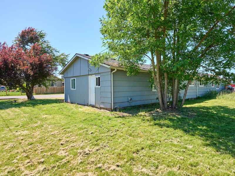 485 1st St - Photo 3 of 22