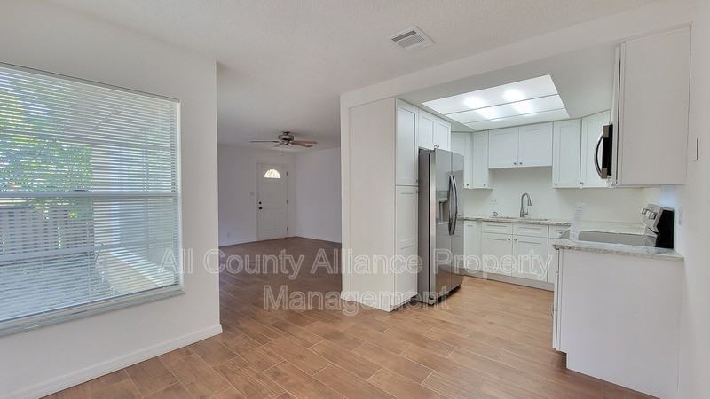 14679 Pine Glen Cir - Photo 3 of 17