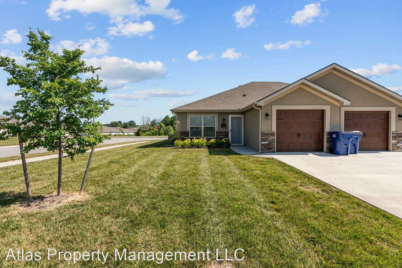 200-222 SW Laurel Dr - Photo 2 of 12