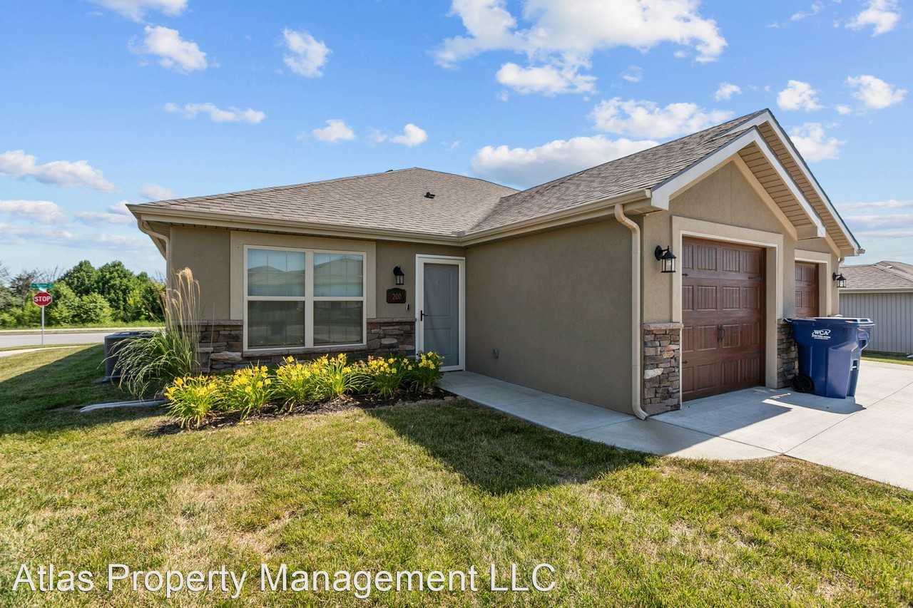 200-222 SW Laurel Dr - Photo 3 of 12