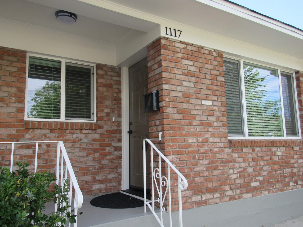 1117 Buena Vista Ave - Photo 2 of 15