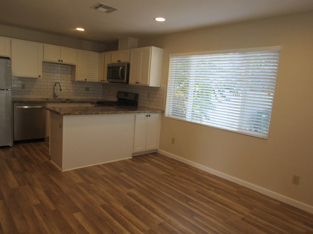 1117 Buena Vista Ave - Photo 3 of 15
