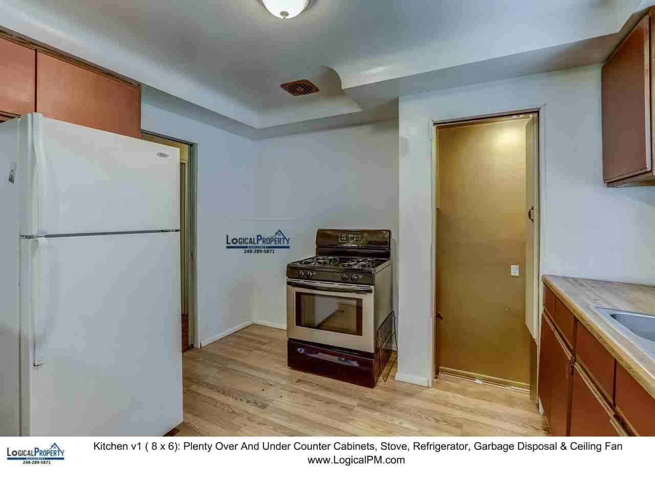 21540 Pembroke Ave - Photo 3 of 9