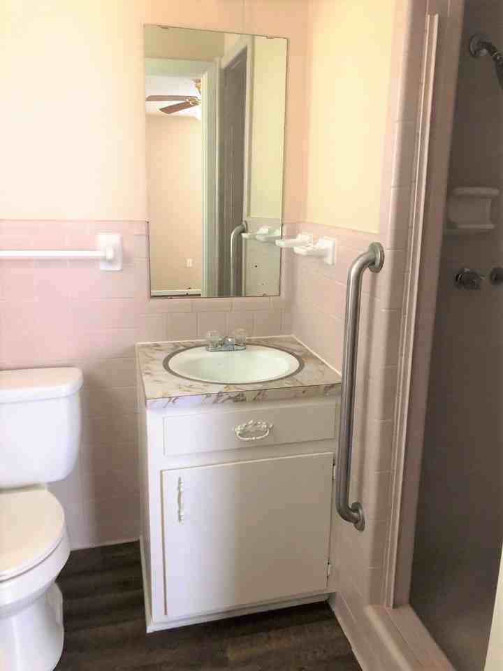 926 Holly St - Photo 2 of 2