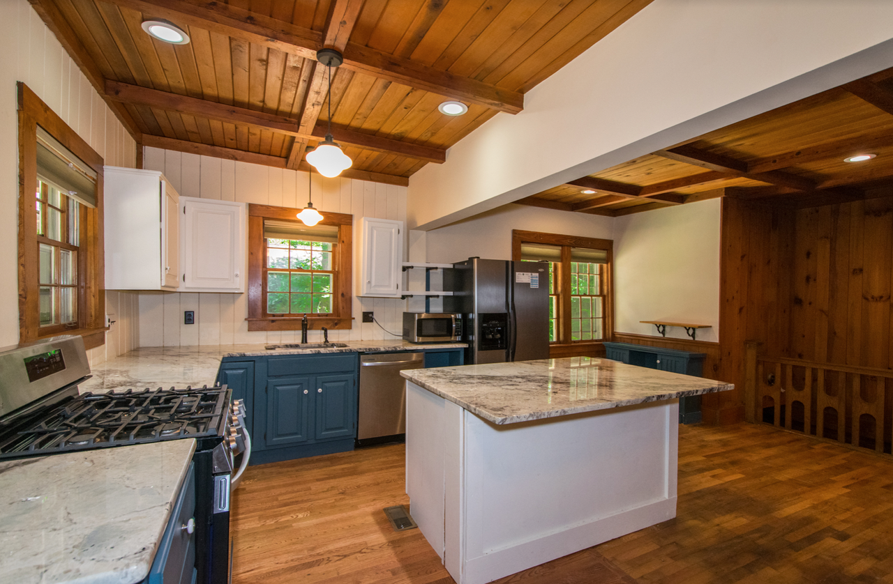 117 Lake Dr - Photo 2 of 4