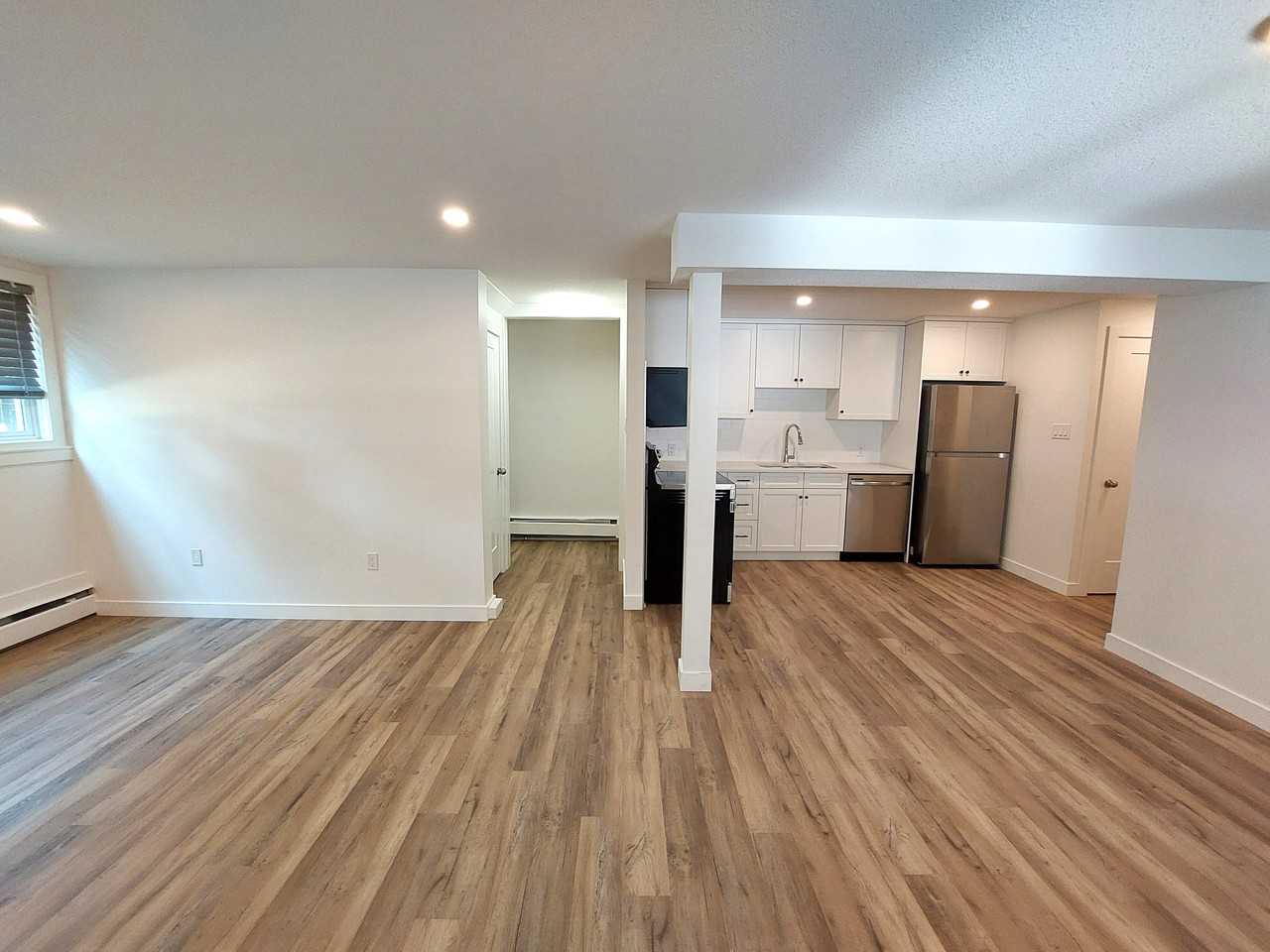 10217 89 St Nw - Photo 2 of 22