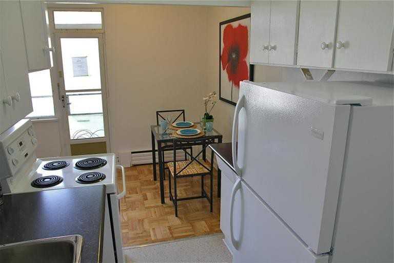 1723 Victoria Park Ave - Photo 3 of 9