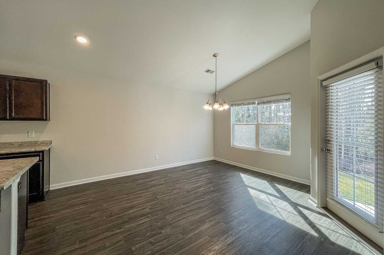 65 Laura Ct - Photo 3 of 13