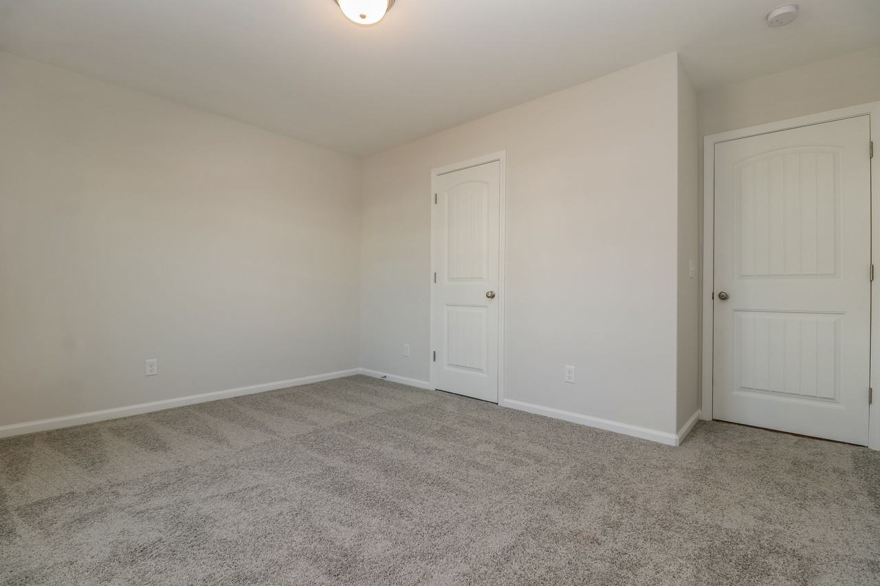 65 Laura Ct - Photo 5 of 13