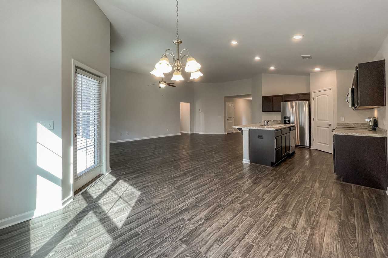 65 Laura Ct - Photo 2 of 13