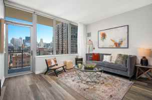 featured image of 469 W Huron St #2-2