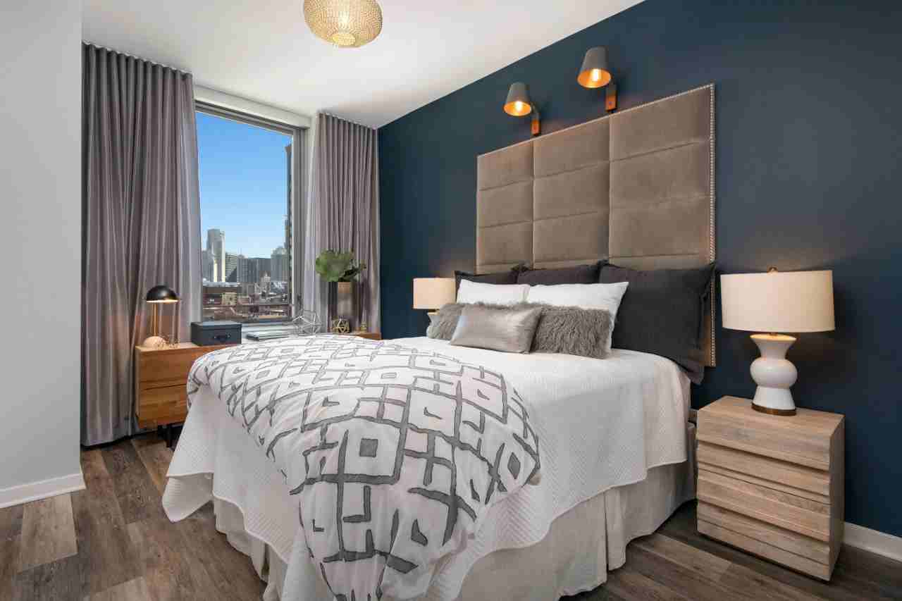 469 W Huron St #2-2 - Photo 5 of 30