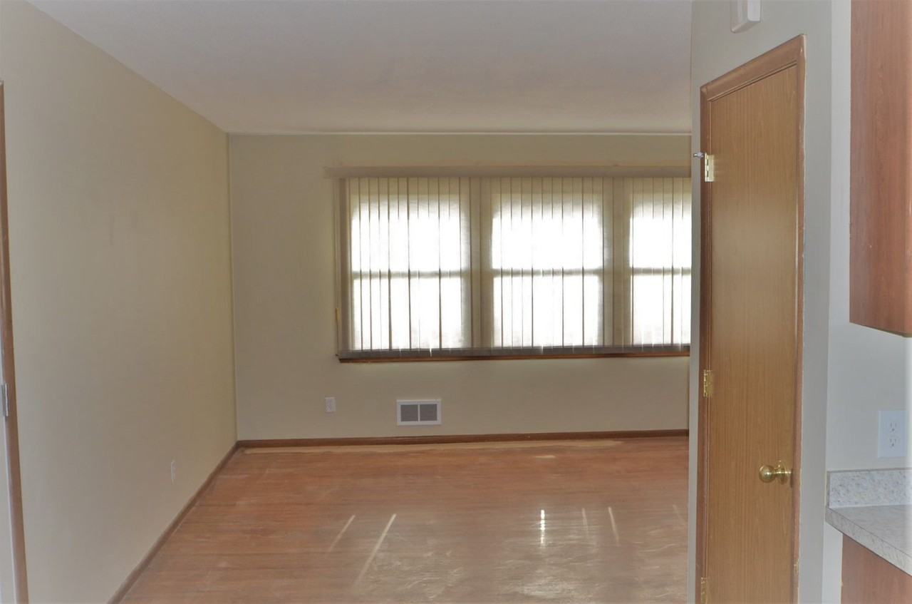 4809 Dillon St - Photo 2 of 9