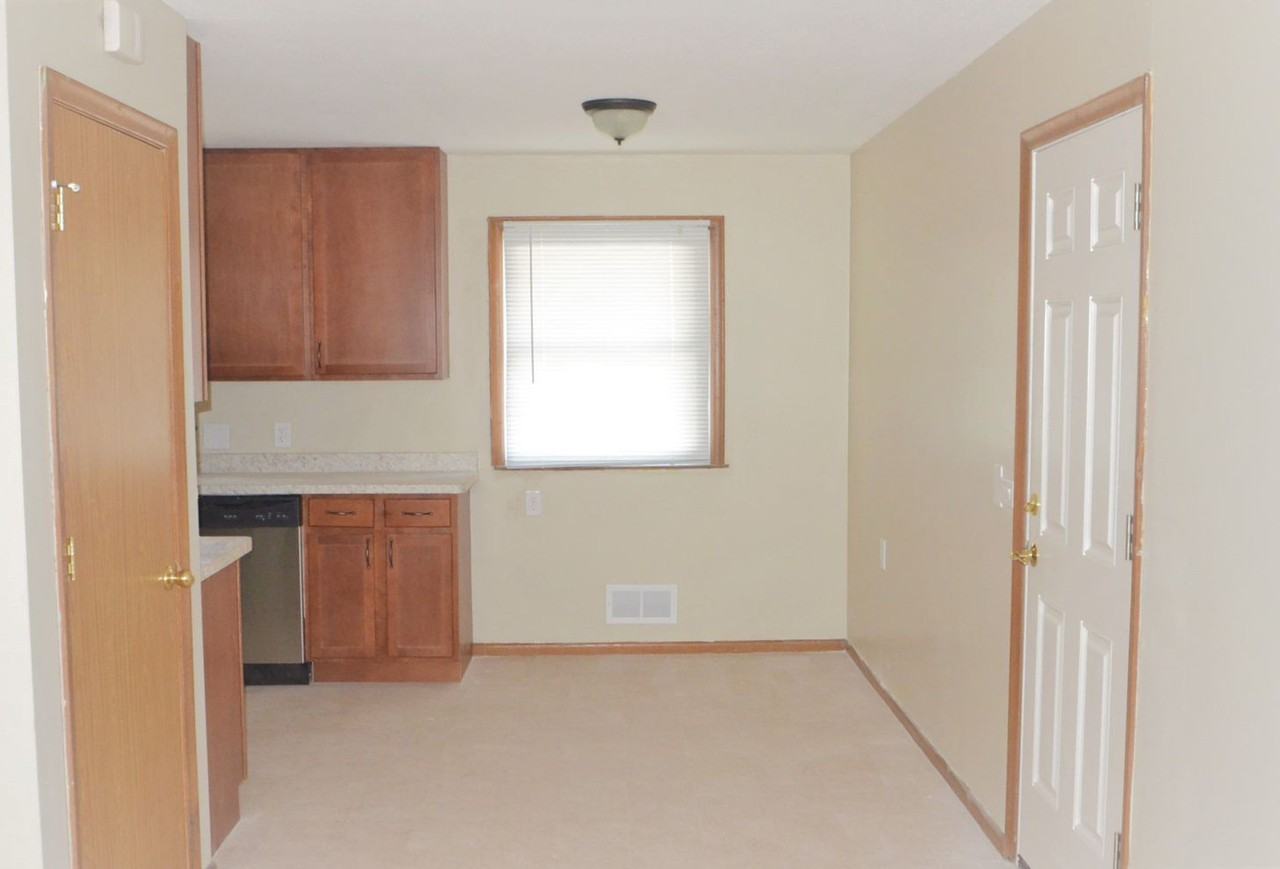 4809 Dillon St - Photo 3 of 9