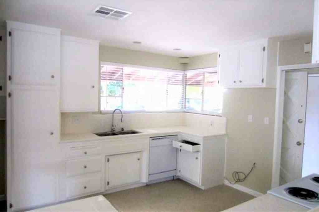 1110 E Avenue J3 - Photo 2 of 9