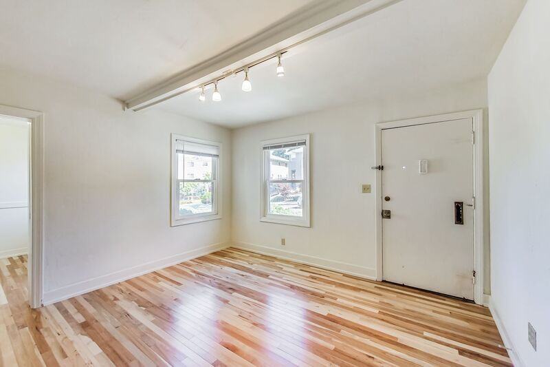 805 Macarthur Blvd - Photo 3 of 23