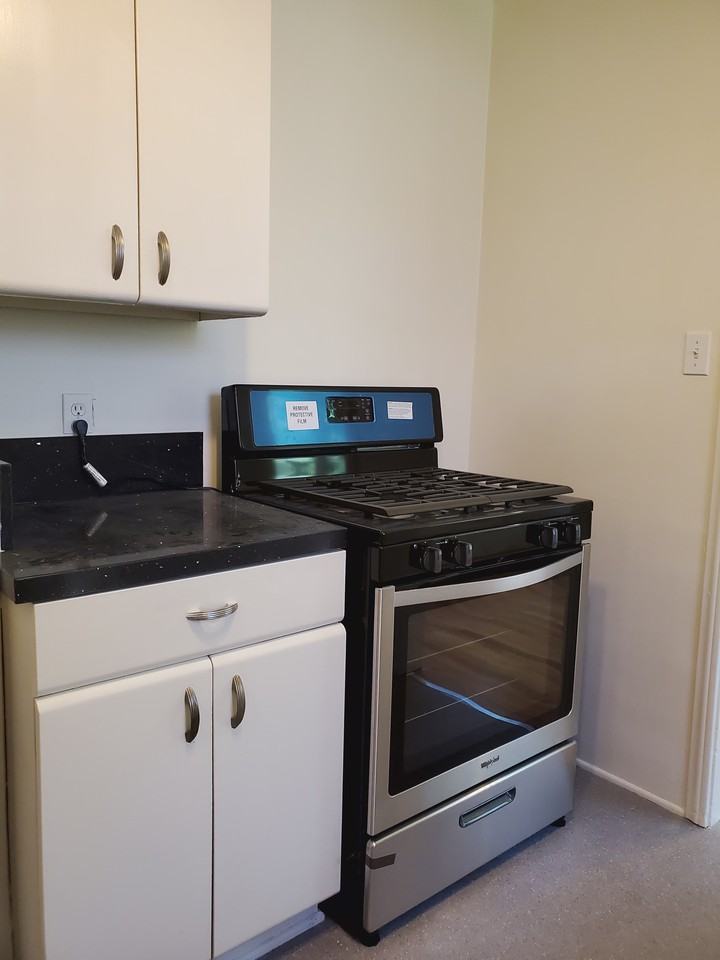 2507 North Beachwood Drive #4 - Photo 3 of 9