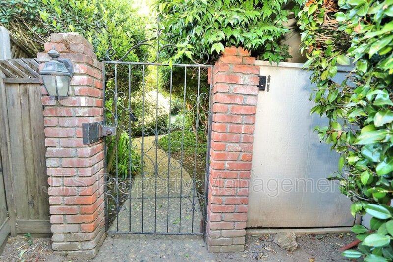 1060 Sand Bar Cir - Photo 5 of 50