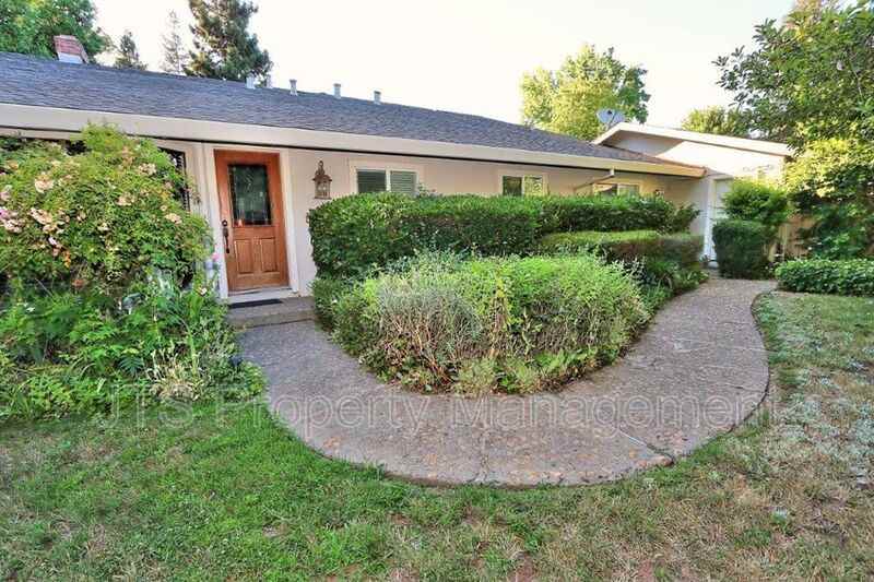 1060 Sand Bar Cir - Photo 6 of 50