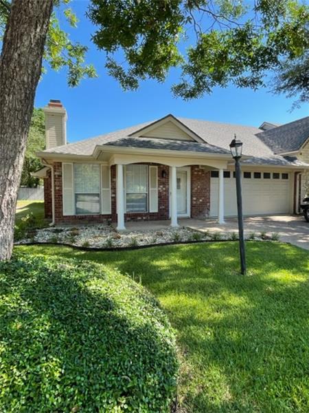 213 Pecan Village Cir - Photo 2 of 29