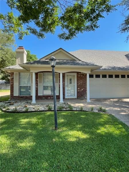 213 Pecan Village Cir - Photo 3 of 29