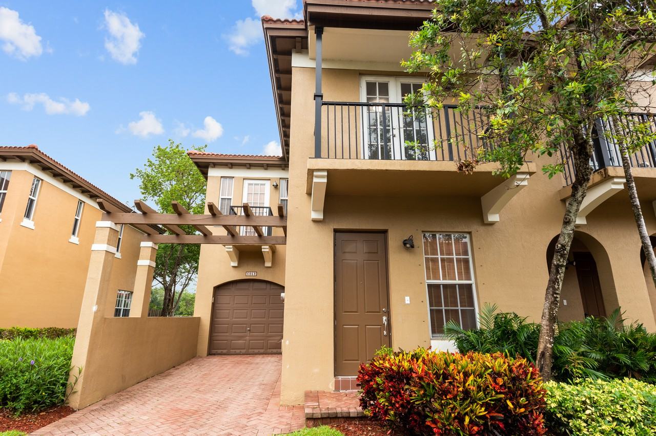 6859 Julia Gardens Drive - Photo 3 of 30